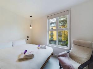 Stylish and Modern 2Bed 2Bath Hackney Apartment - Pass the Keys