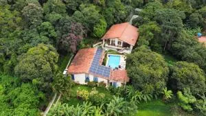 Sítio Guaramiranga para 10 pessoas com fácil acesso - Paramoti