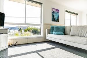 Suncatcher St Helens - Views - Sleeps 4