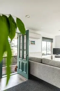 Suncatcher St Helens - Views - Sleeps 4 - Скамандр