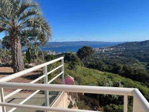 Villas Casa Antonietta Alata vue imprenable sur la mer : Villa avec Piscine Privée