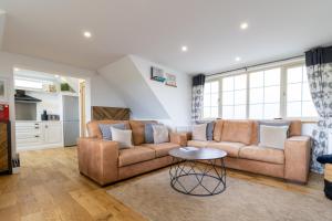 Picturesque cottage with views