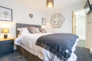 Picturesque cottage with views