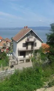 Soba Tom - Dvorište