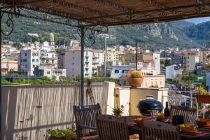 La Mela - De Vivo Realty