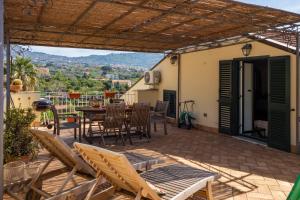 La Mela - De Vivo Realty