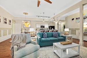 The Ray- 1st Floor Charming Condo- Walk to Downtown