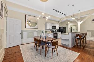 The Ray- 1st Floor Charming Condo- Walk to Downtown