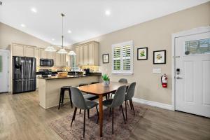 Citrus Hideaway - Steps to City Center