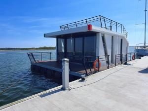 Wyjątkowy Houseboat - dom na wodzie - Korweta