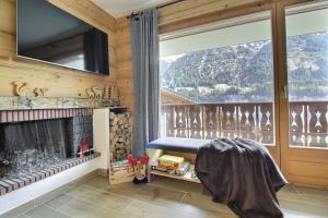 Cretes 15, chimney and terrace