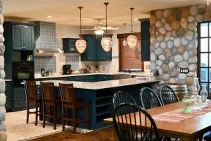 Upscale River Rock Lake House, Pet Friendly - Hawkins