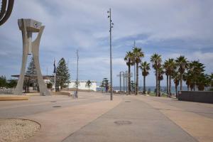 Sea Breeze Apartment - Direct Ocean Views - Top Floor