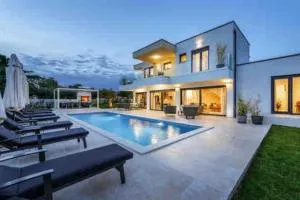 Istria-villa Frani-large pool-parking - Žikovići