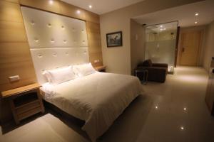 Deluxe Double or Twin Room room in Menoir Dorsett Madrid Leganés