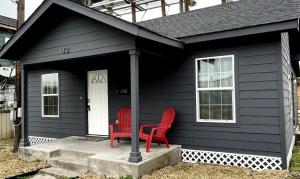 Cozy Heights 2 BD Bungalow, Walkable