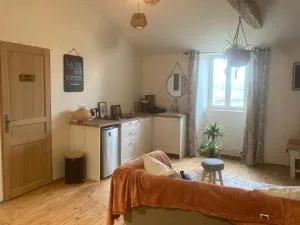 Premier étage d une jolie maison à la campagne - Combrand