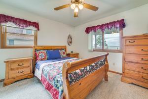 Family-Friendly Houghton Lake House Steps to Lake