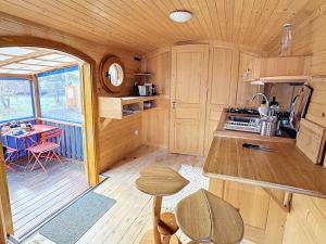 B&B / Chambres d'hotes Blue : La Roulotte du Medoc : photos des chambres