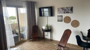 Joli studio vue mer, piscine, Tennis, Parking