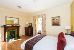 Carphin House near St Andrews - Sleeps 18