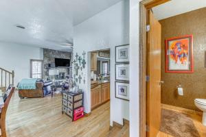 Nature-Filled Ruidoso Condo 3 Mi to Alto Lake