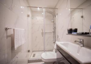 R101- Cosy and stylish apartment with King Size Bed- Belvédère