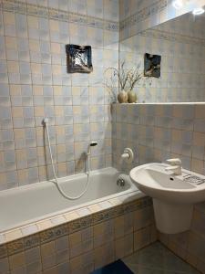 A cosy basement apartment