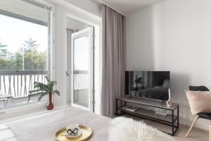 Modern studio by Finnoo metro