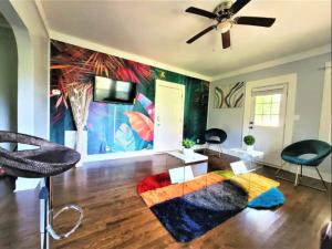 King bed and Queen Sofa bed room TV Wifi