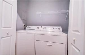 Cozy King bed and Queen Sofa bed Apt