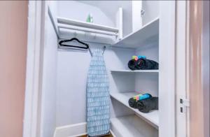 Cozy King bed and Queen Sofa bed Apt