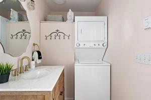 Southbound Stays - Little House