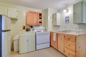 Lakefront Oakland Vacation Rental with Dock and Views!