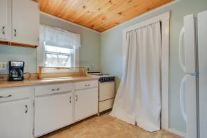 Oakland Apt on Messalonskee Lake w Dock Access!