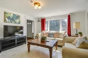 Lakefront Maine House about 4 Mi to Colby College - Unity