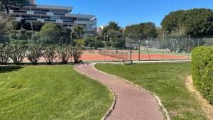 Joli studio vue mer, piscine, Tennis, Parking