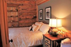 The Kresge Kabin - Authentic Grand Log Cabin.