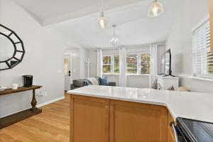 Cozy Uptown Guest House