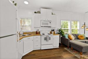 Treetop Cottage - 3 blocks from Historic District