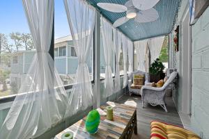 Casa Bella- Chic, Retro Apt- Steps to Historic District!