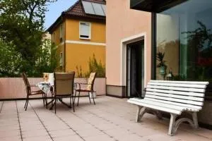 Große Wohnung in Zwickau mit Terrasse, Grill und Garten - Werdau