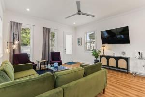 Luxury New 3BD Home with Parking and Private Yard