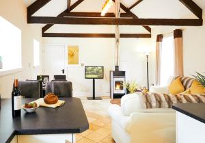 Barn Cottage Deluxe - hot tub - 4-star hotels in Filey