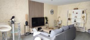 Cosy Appart - Clim - Balcon - Parking - Spacieux T2 - Proche Eurexpo Stade