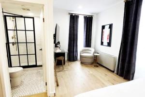 Canal View, DTWN Historic Hotel, Fiber Internet, Room # 209