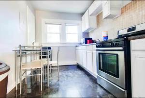 Colonial Apt 3