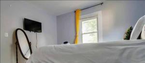 Colonial Apt 3