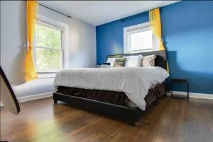 Colonial Apt 3
