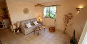 Appartements studio, vue sur mer et montagne : photos des chambres